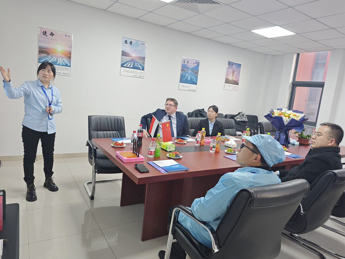 波兰学者考察光润通 波兰学者考察光润通